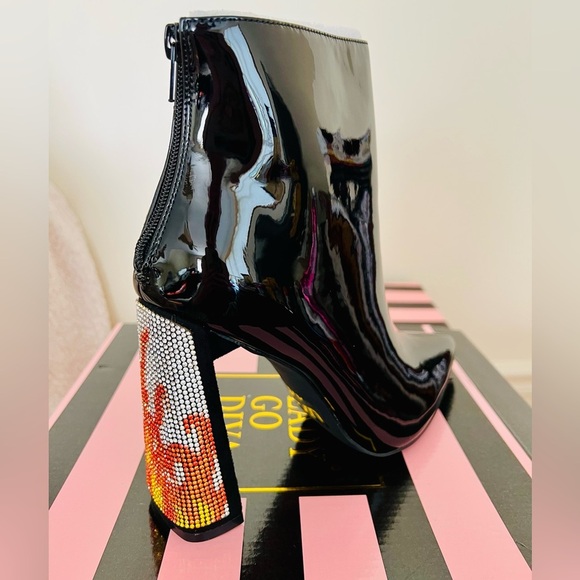 NIB Dolls Kill Lady GoDiva Excited Enough Patent Faux Leather Ankle Boo… - Picture 1 of 12